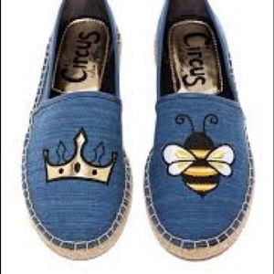 queen bee canvas shoes